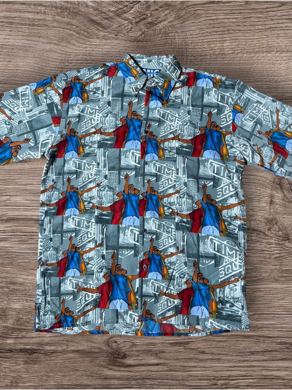 Casual Gray Short-Sleeve Button-Down Shirt with Multicolor print  vintage